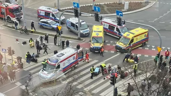 В польском Щецине автомобиль сбил на переходе 12 человек: среди постра...
