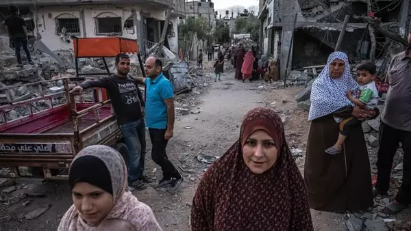 США с самолетов сбросили гуманитарную помощь жителям Сектора Газа с са...