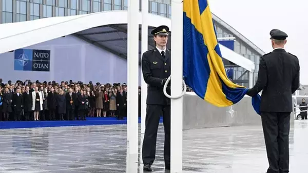Флаг Швеции подняли в штаб-квартире НАТО