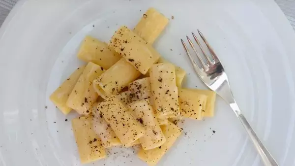 Паста качо-э-пепе: рецепт знаменитого блюда римской кухни из 6 ингредиентов, которое готовят 20 минут