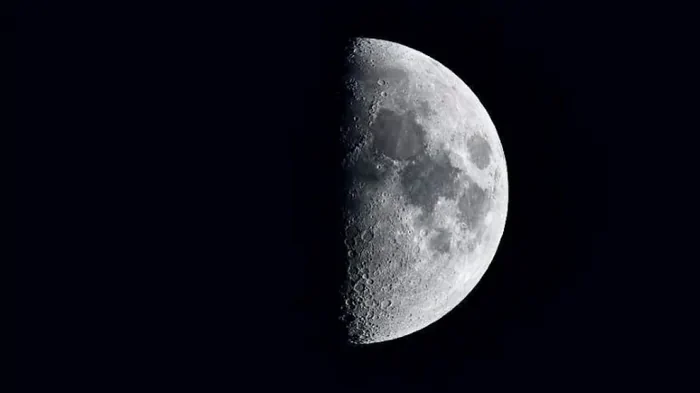 Вовсе не круглая и не имеет темной стороны: 5 популярных мифов о Луне