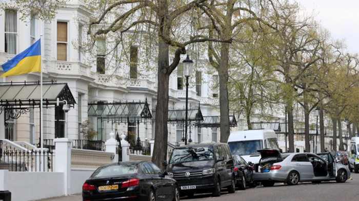 В Лондоне задержали мужчину, который протаранил машину посла Украины