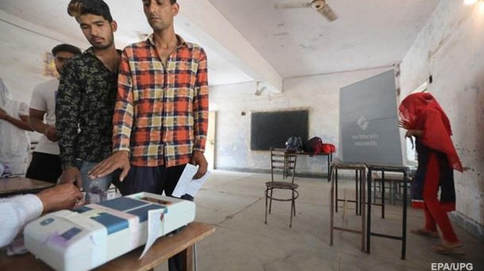 В Индии начались крупнейшие в мире выборы (фото)
