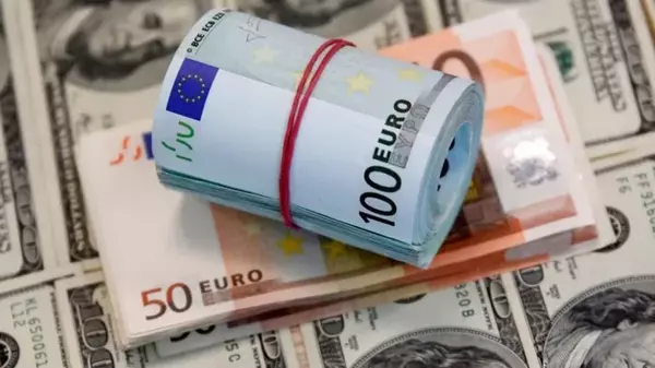 НБУ снизил официальный курс доллара, евро снова обновил максимум