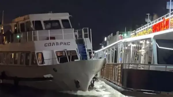 В Санкт-Петербурге столкнулись два российских корабля