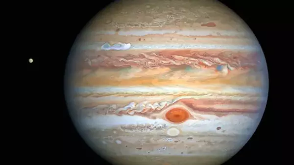 Самый большой шторм в Солнечной системе: ученые выяснили, когда он возник на Юпитере (фото)