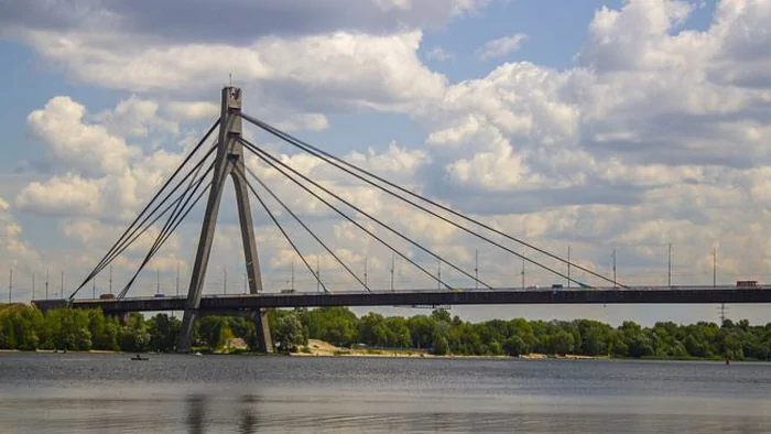 В Киеве ограничат движение на Северном мосту из-за ремонтных работ