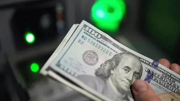 НБУ повысил курс доллара после недельного снижения