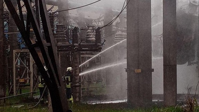 В Запорожье горел завод ферросплавов (видео)