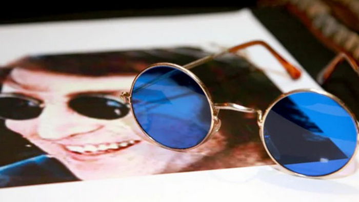 Очки Джона Леннона выставили на аукцион