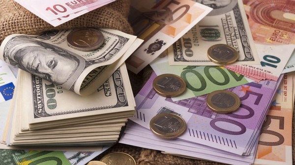 НБУ повысил курс доллара до нового максимума, евро превысил отметку 45...