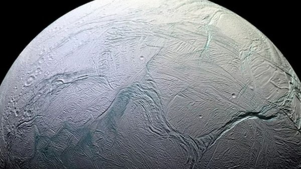 Необходимые для жизни компоненты способны выжить на ледяных спутниках Сатурна и Юпитера
