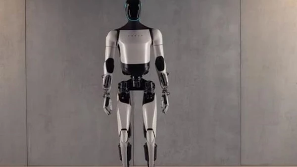 Tesla будет использовать человекоподобных роботов в 2025 году