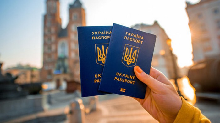 В Украине временно остановили выдачу биометрических документов