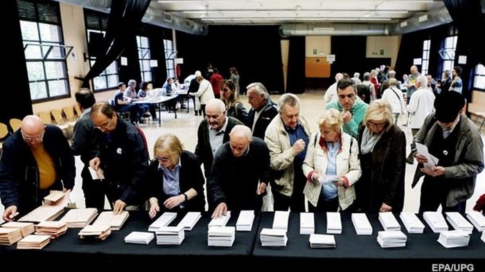В Испании начались досрочные выборы в парламент