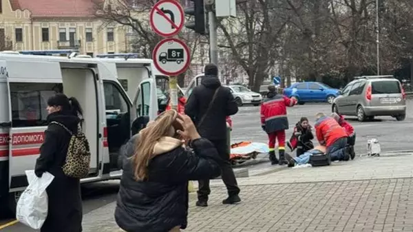 В Ужгороде посреди перехода внезапно умер мужчина