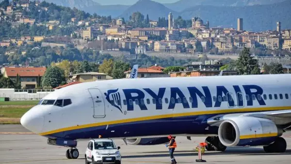 Ryanair хочет засудить на 15 тысяч евро буйного пассажира, сорвавшего ...