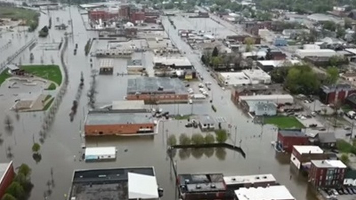 Масштабный потоп в США: река Миссисипи прорвала дамбы (видео)