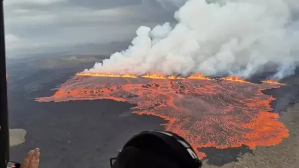 Земля трещит по швам: из гигантского разрыва сочится лава — ее видно из космоса
