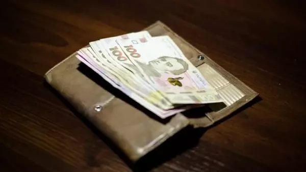 Инфляция съедает более половины роста зарплат украинцев