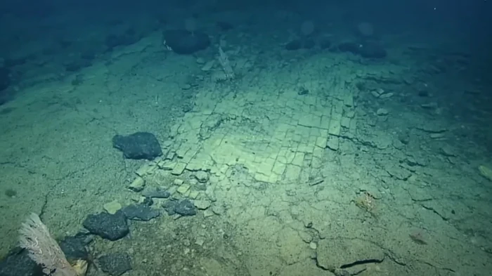 На дне Тихого океана нашли дорогу из желтого кирпича, как в мифах про Атлантиду (видео)