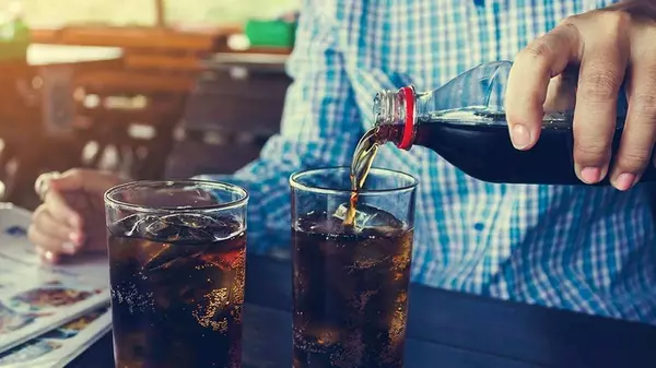 Диетические напитки быстрее вызывают диабет, чем сладкая газировка, — исследование