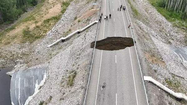 Огромный провал грунта отрезал Якутию от остальной части России