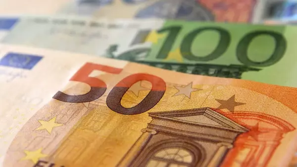 Доллар потерял привлекательность, украинцы скупают евро