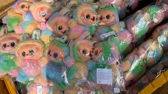 В Закарпатье изъяли 7,5 тыс. контрабандных Лабубу