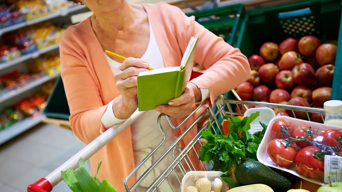 Украинские производители продуктов повысили цены почти на 20%: что дорожает быстрее