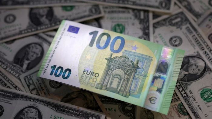 В чем лучше держать деньги — в евро или долларах: последние советы экспертов