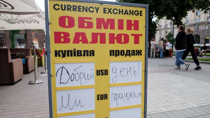 Доллар и евро подешевели: свежие курсы в обменниках