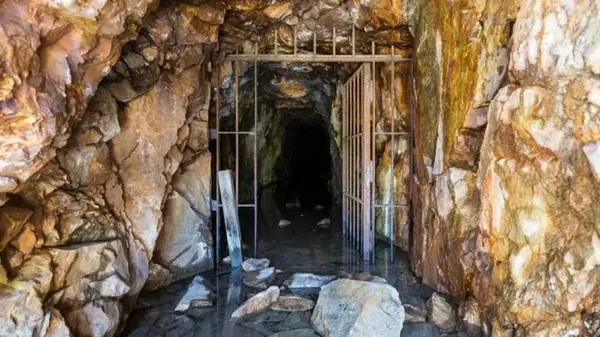 Глубоко в шахте обнаружена самая древняя вода в мире: какова она на вкус