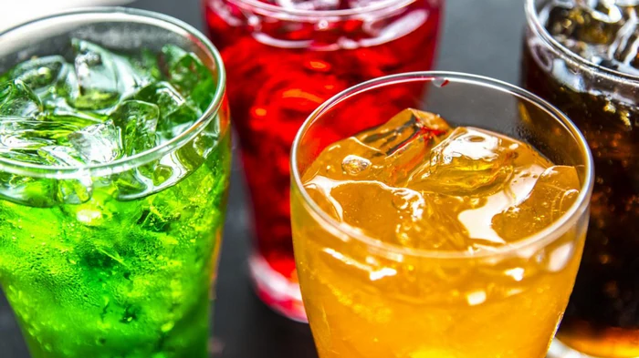 Можно остаться без волос: ученые указали на вред от сладких напитков