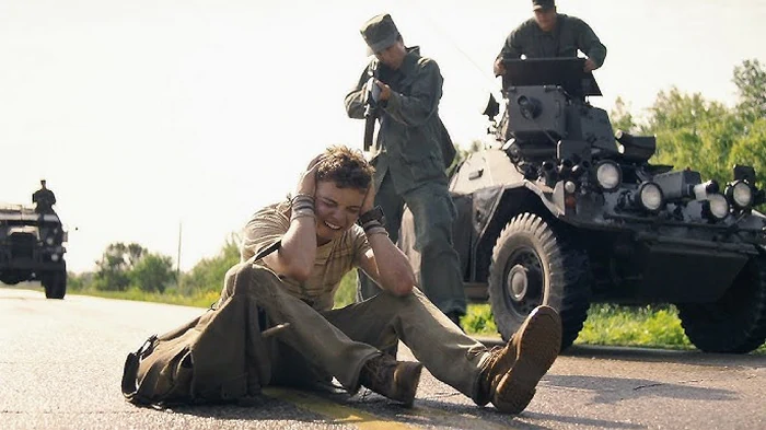 Иди или покинь кинотеатр: зрителей триллера «Долгая прогулка» поставят на беговые дорожки