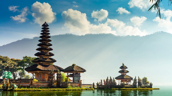 Туристов обязали всегда носить с собой паспорта на популярном курорте