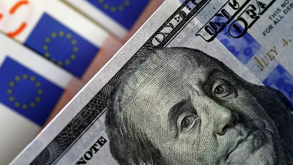 Что лучше покупать — доллары или евро в Украине: эксперты дали советы на первую неделю осени