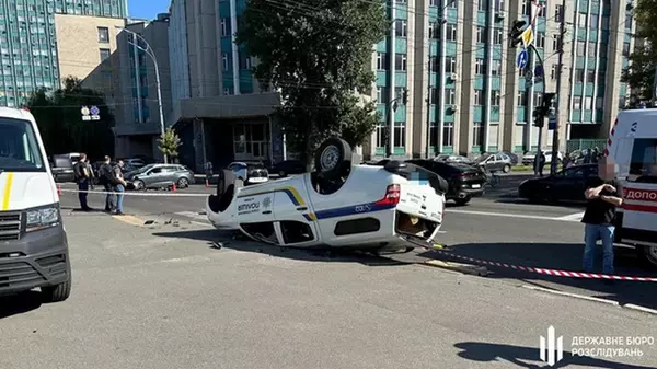 В Киеве перевернулась машина полиции, есть жертвы