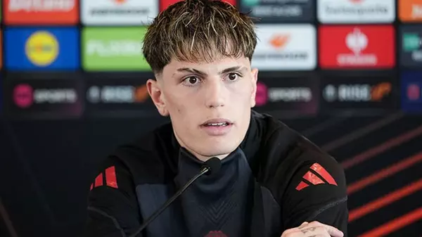 Челси включился в борьбу за вингера Манчестер Юнайтед