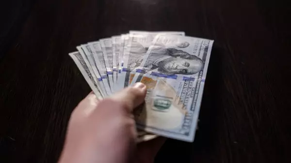 Сколько будут стоить 100 долларов в Украине: прогноз на первую неделю сентября