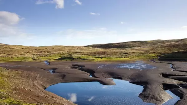 Самое странное озеро Земли загадочно высыхает и вновь наполняется водой всего за несколько часов