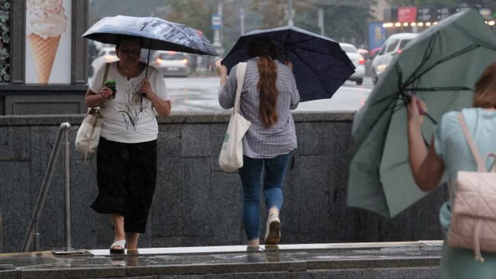 Дожди и прохладные ночи: где на выходных возможны осадки с грозой