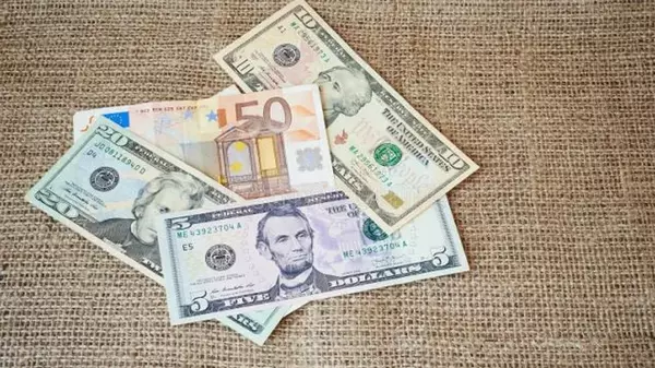 Доллар подорожал после снижения до 5-месячного минимума