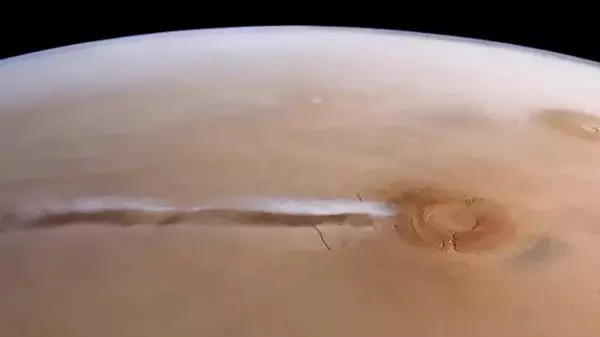 Каждый год в одном и том же месте на Марсе появляется облако: его длина составляет 1800 км
