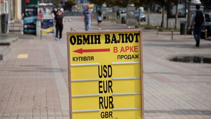 Доллар дорожает в обменниках, евро снижается