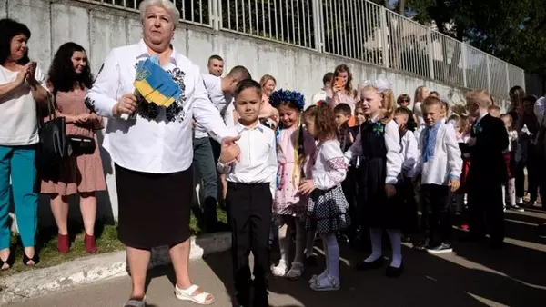 В бюджете-2026 заложено повышение зарплаты учителям в два этапа