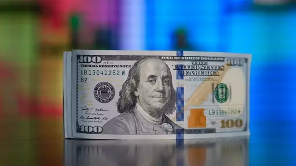 Финансовые аналитики улучшили прогноз по курсу доллара