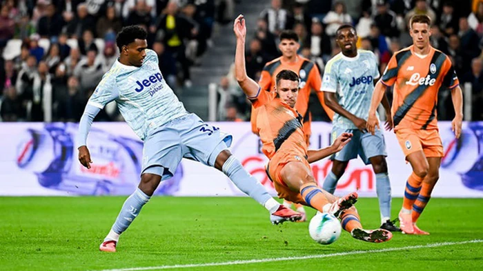 Ювентус продолжает быть вторым, сыграв вничью с Аталантой