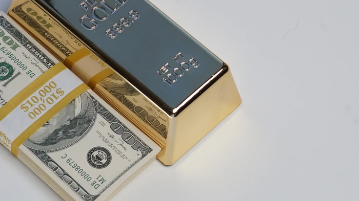 Доллар слабеет, цены на золото обновили рекорд
