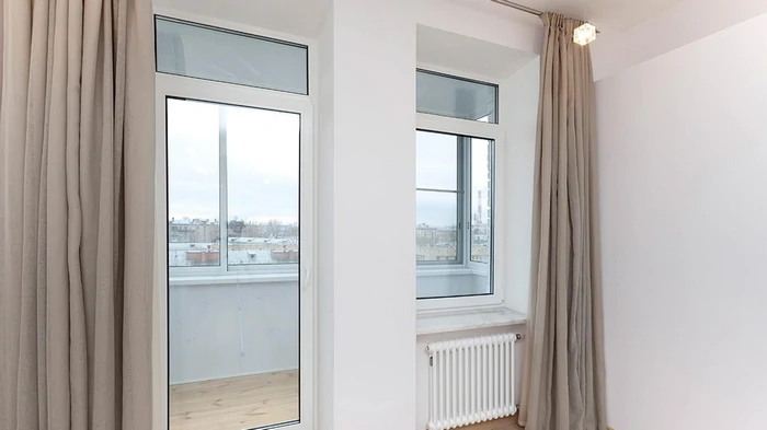 Які двері краще для балкону: пластикові чи алюмінієві?